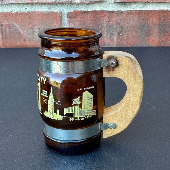 Vintage 1960s Siesta Ware Barrel Mini Mug New York City Souvenir Amber Glass - Picture 3 of 10